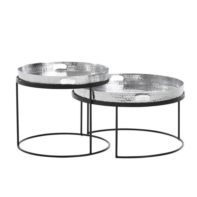 Couchtisch Set 2-teilig Rund Metall Silber Schwarz Hammerschlag in Gesamtansicht mit zwei verschachtelten runden Tischen mit Hammerschlag-Oberflächenstruktur.