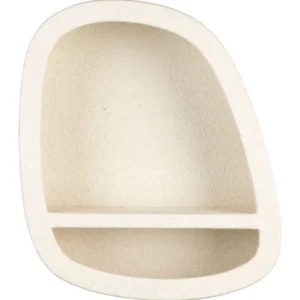 Wandregal Veda aus recyceltem Marmor in Beige mit zwei Fächern und abgerundeten Kanten, Gesamtansicht von vorne.
