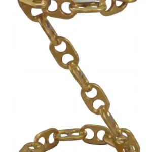 Beistelltisch Wohnling mit runder weißer Marmorplatte und goldenem Kettengestell in Gesamtansicht.