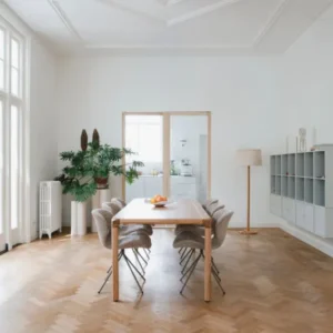 Stehlampe Elton mit Baumwollschirm und Eichenholz-Fuß von Zuiver