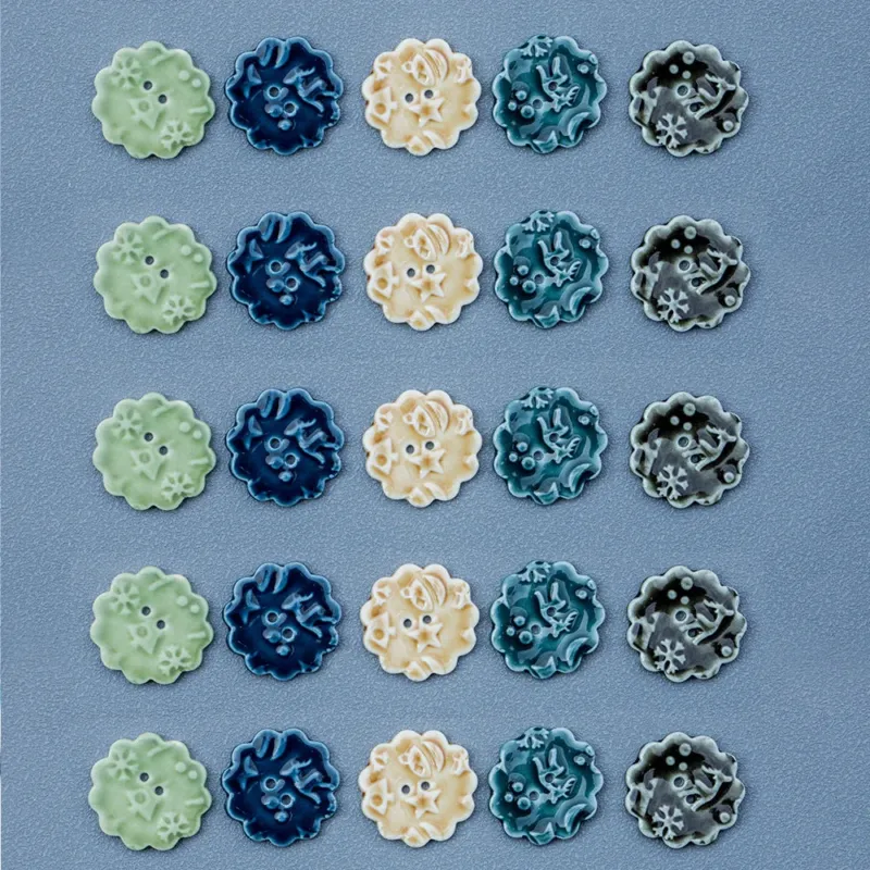 32mm Round 2-Hole Handmade DIY Ceramic Buttons with Snowflake Elk Pattern 6PCS